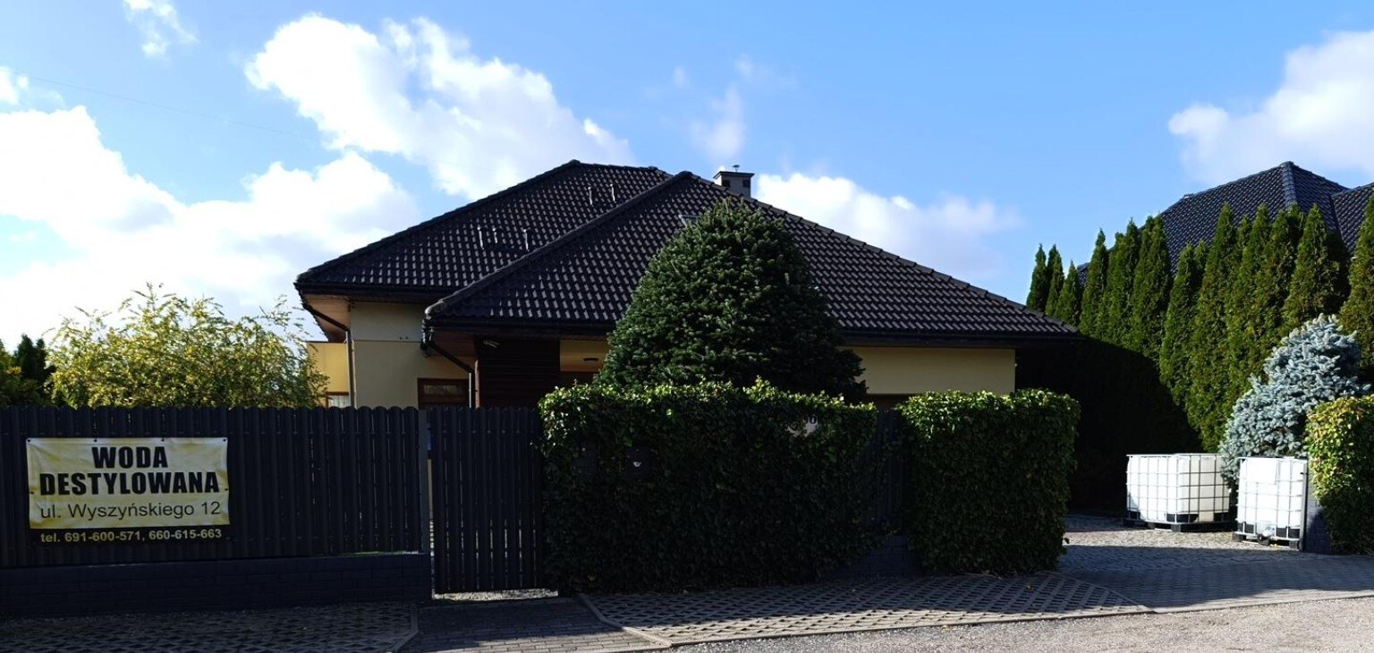 Punkt produkcji i odbioru wody demineralizowanej, dejonizowanej i destylowanej przy ul. Wyszyńskiego 12 w Zgierzu